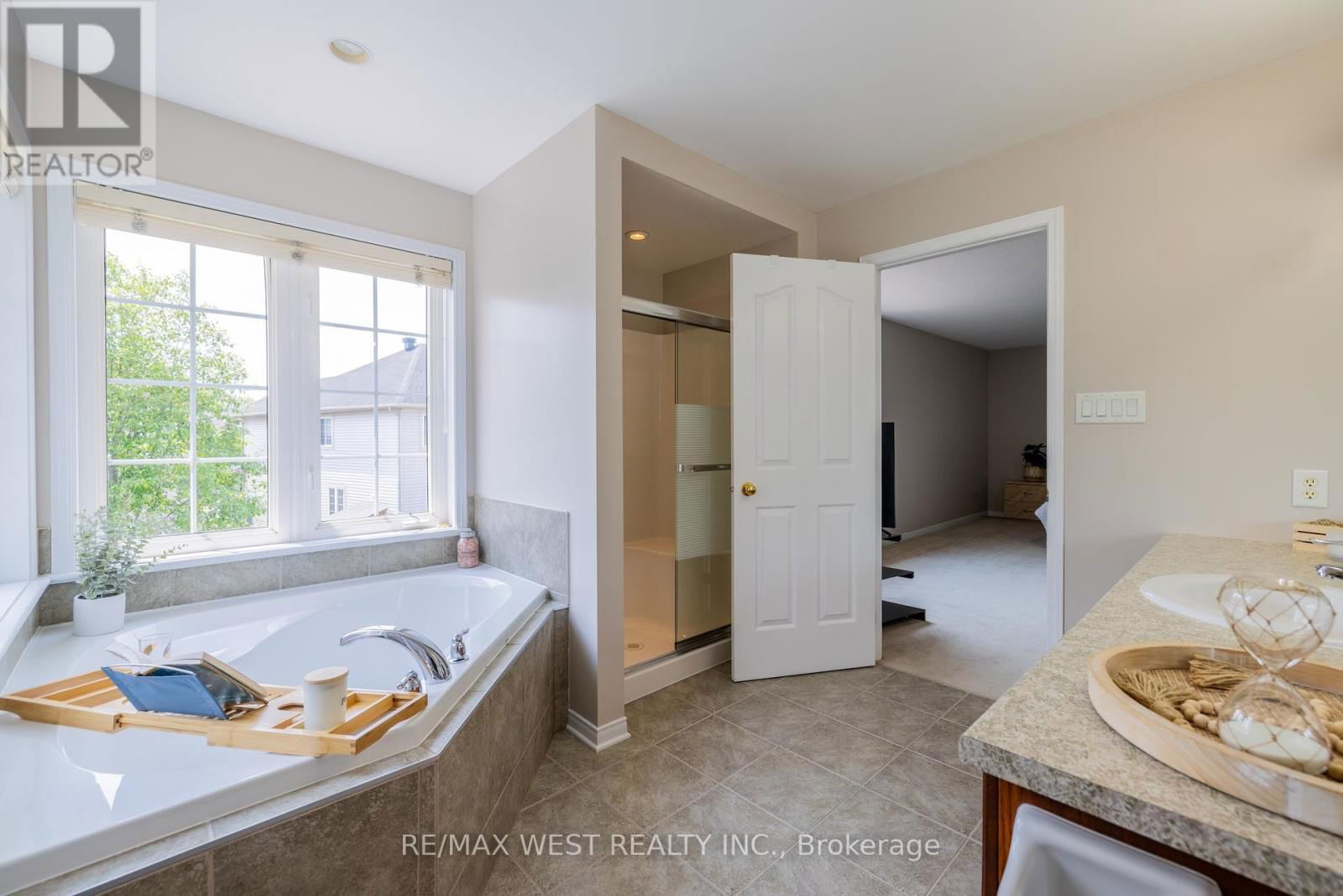 214 CASTLEGARTH CRESCENT Image 17