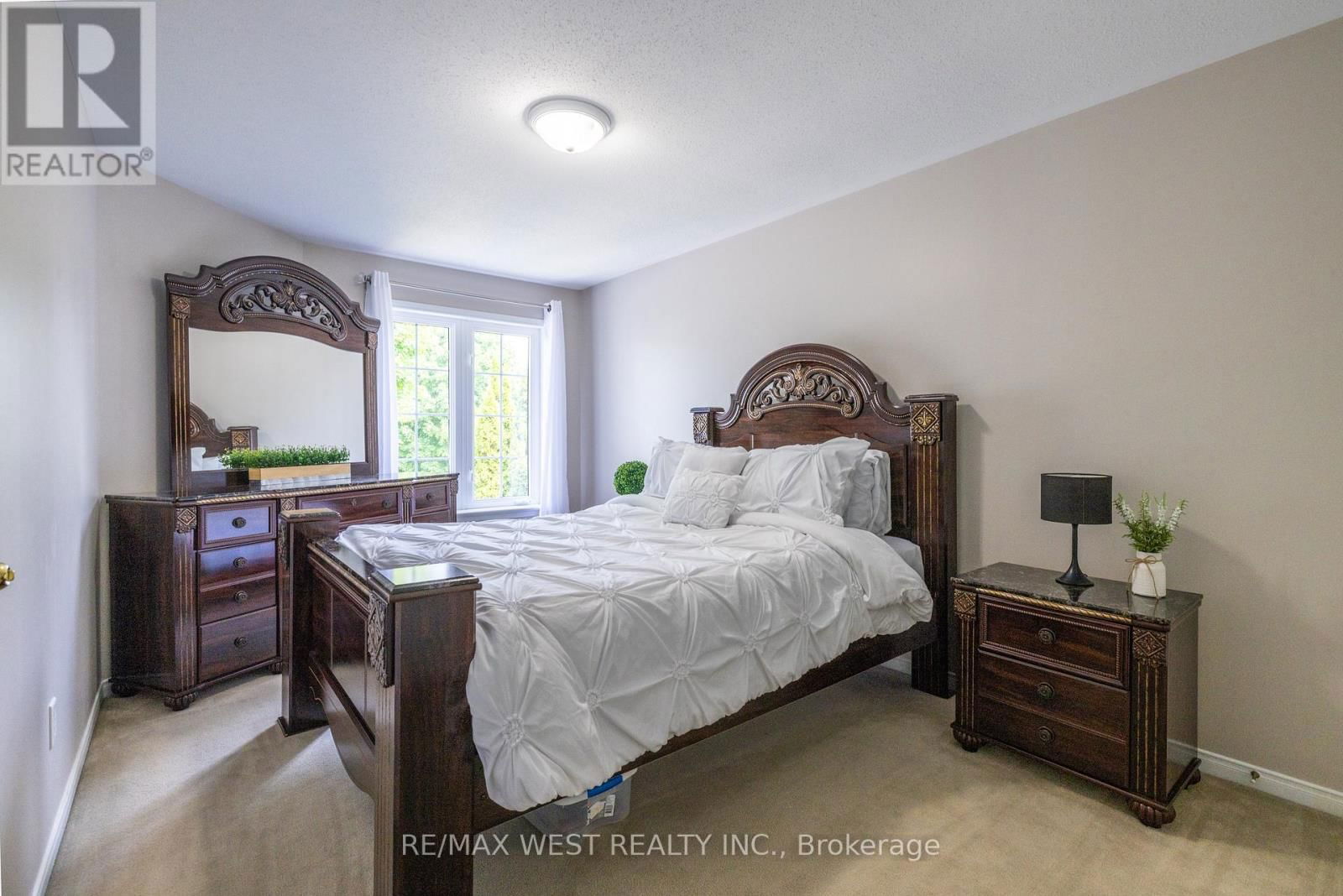 214 CASTLEGARTH CRESCENT Image 18