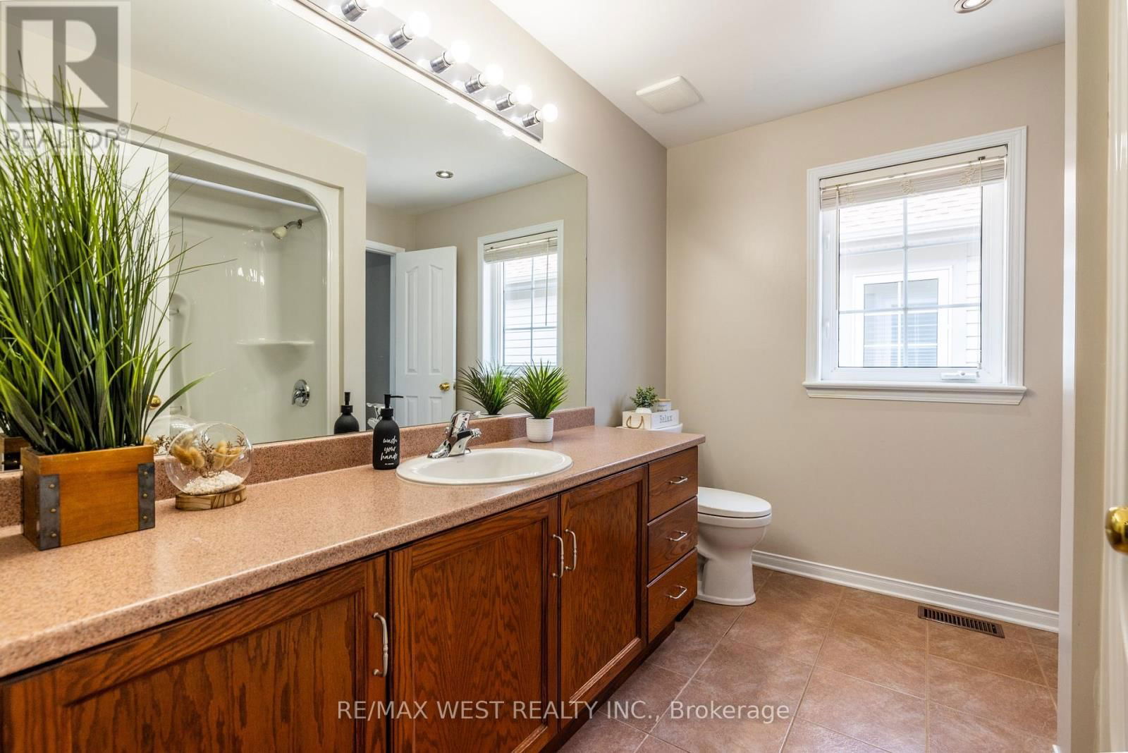 214 CASTLEGARTH CRESCENT Image 21