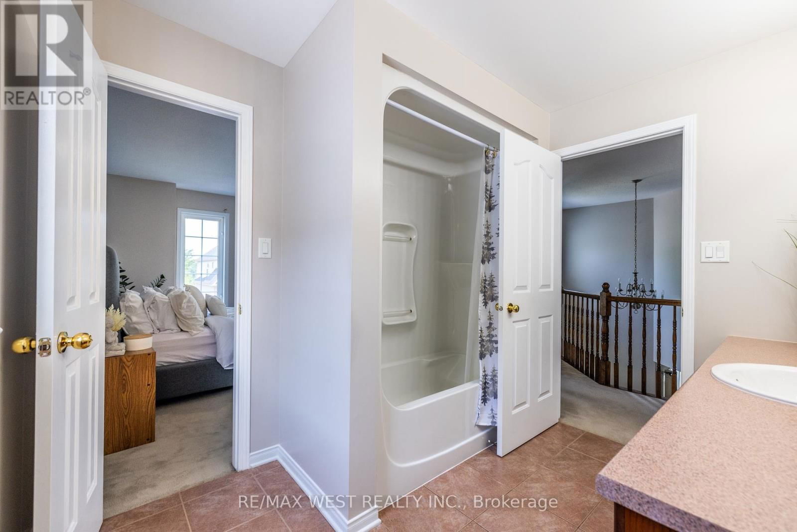 214 CASTLEGARTH CRESCENT Image 22