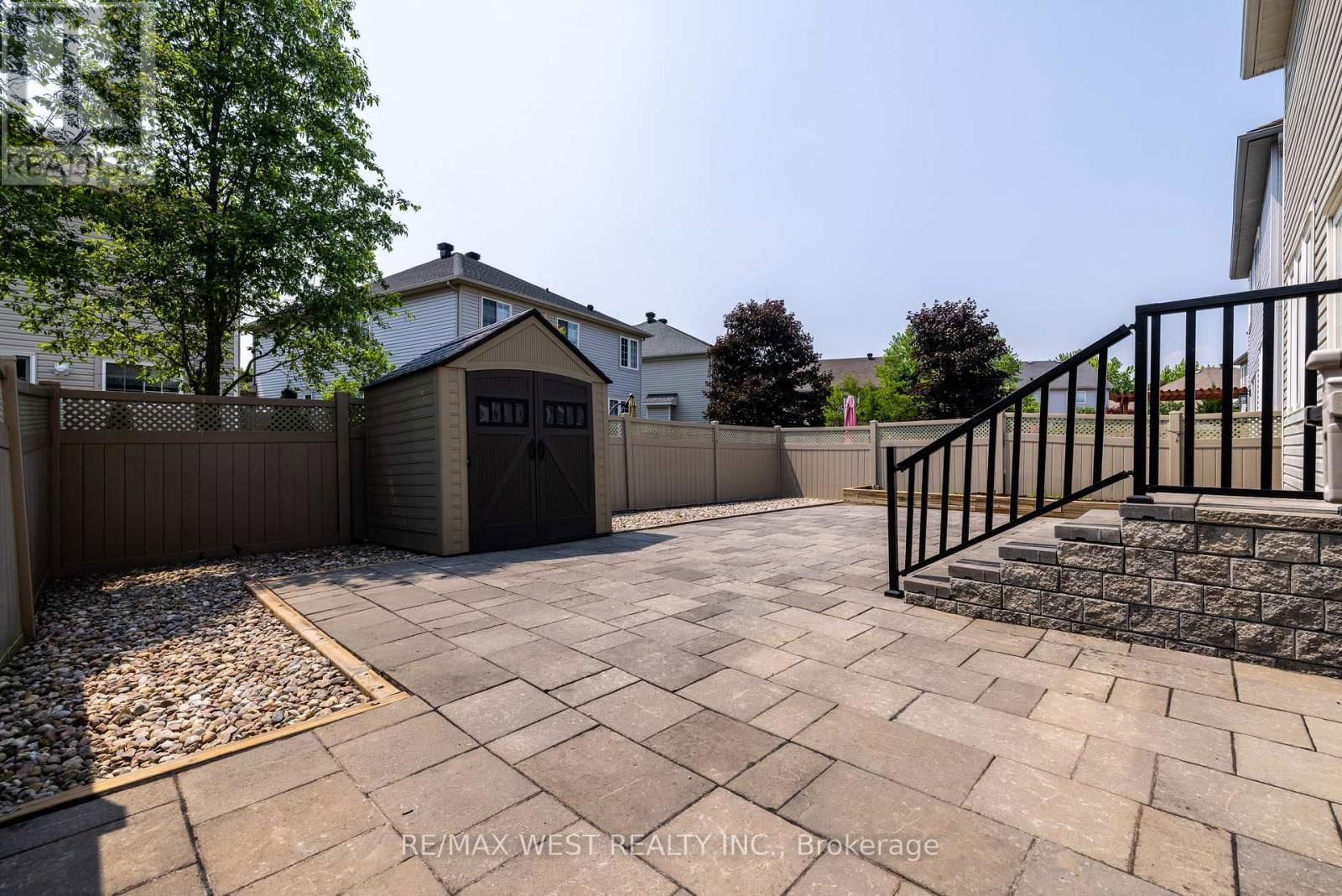 214 CASTLEGARTH CRESCENT Image 24