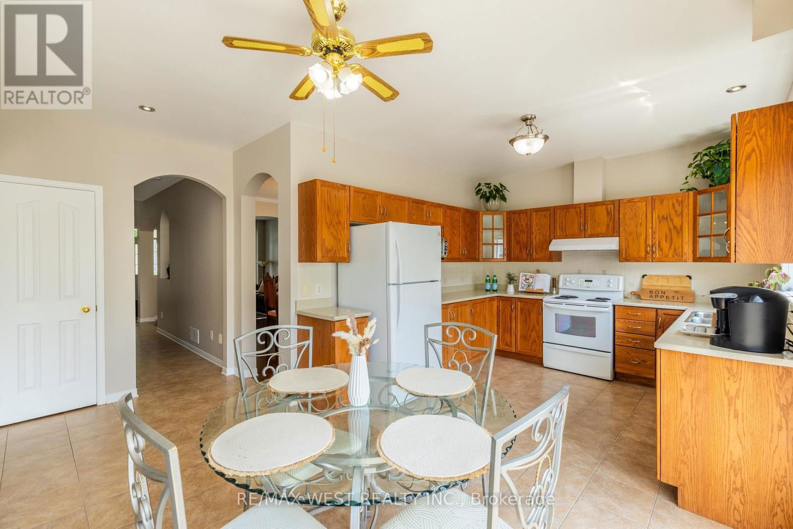 214 CASTLEGARTH CRESCENT Image 9