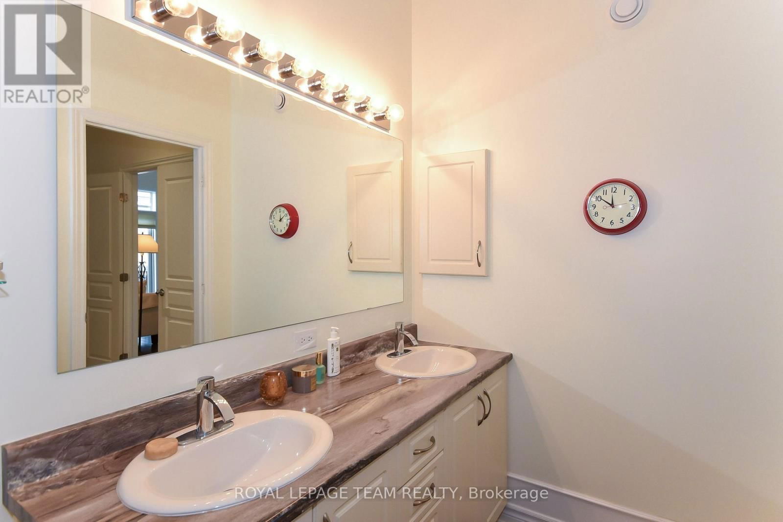 181 OXFORD STREET WEST Image 17