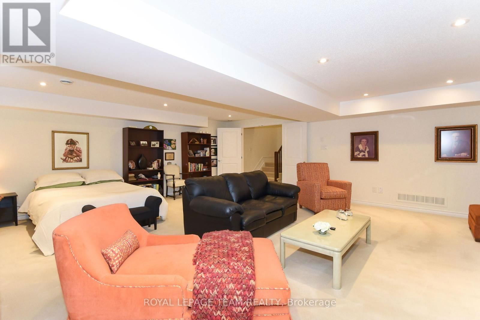 181 OXFORD STREET WEST Image 26