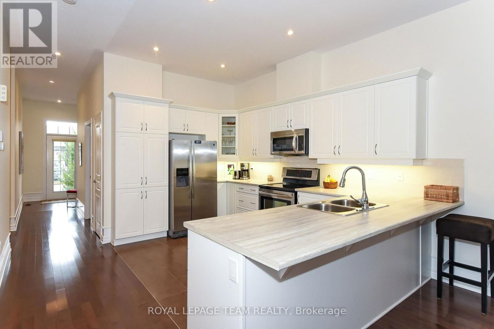 181 OXFORD STREET WEST Image 4
