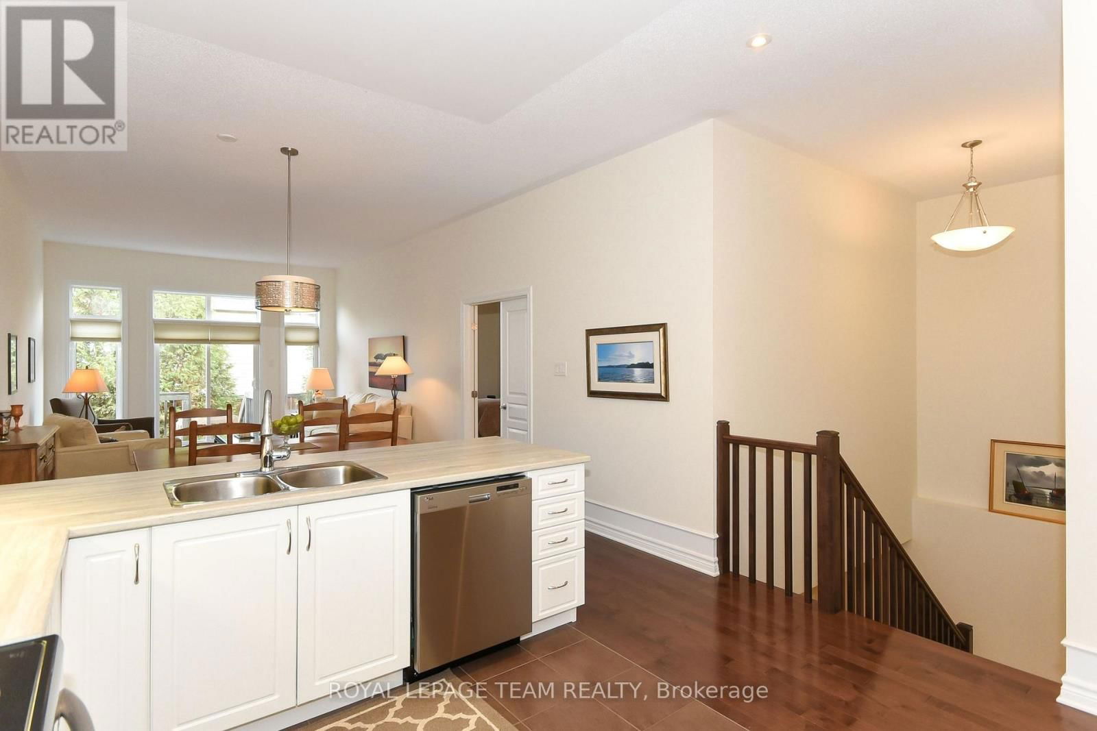 181 OXFORD STREET WEST Image 7