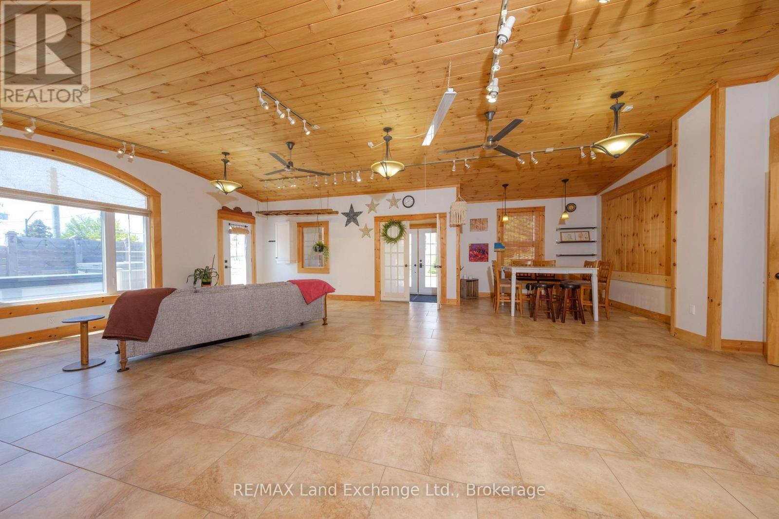 511 HAVELOCK STREET Image 35
