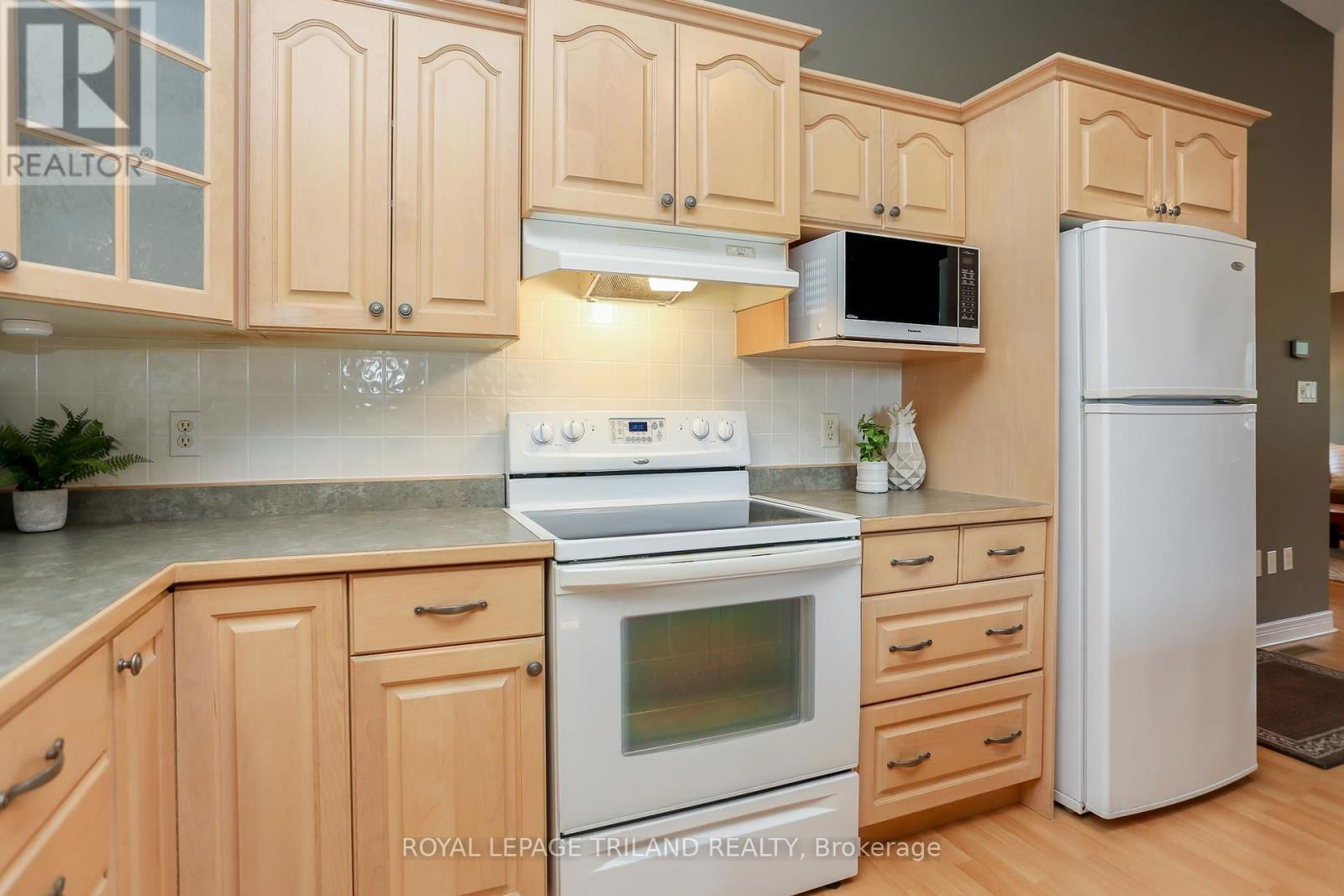20 LINDEN LANE Image 10