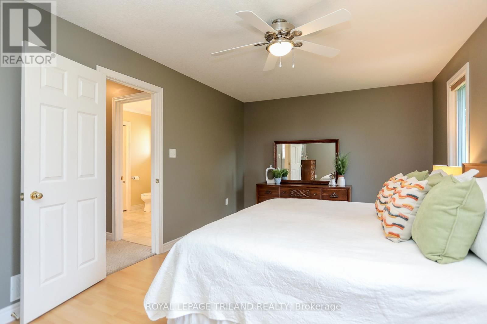 20 LINDEN LANE Image 16