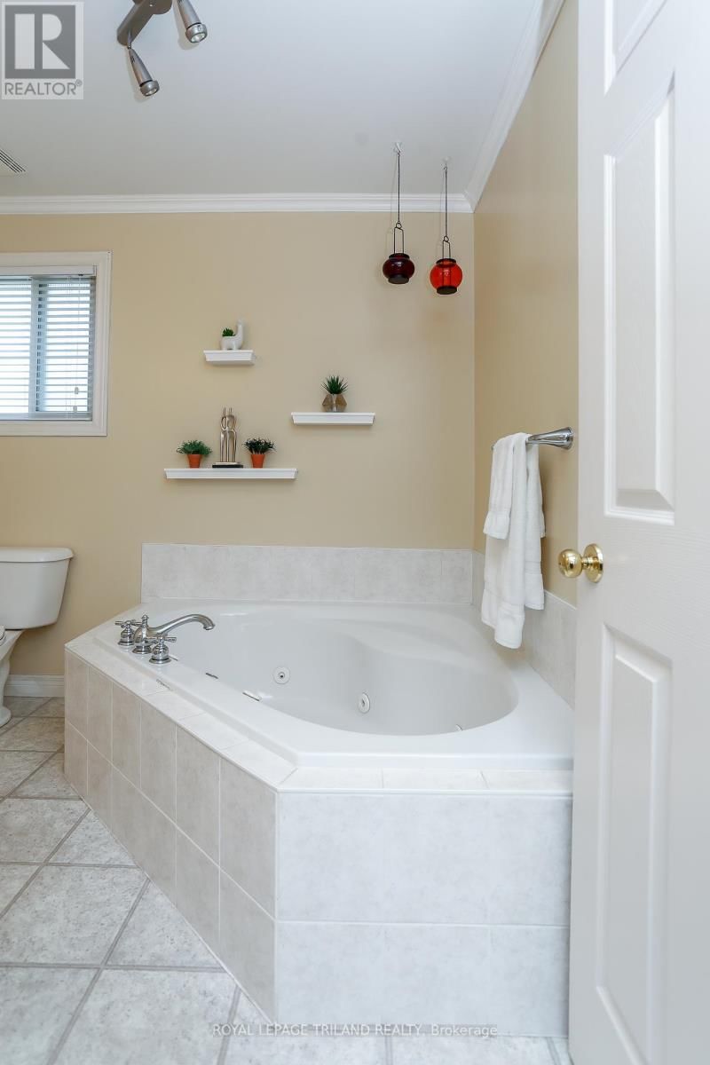 20 LINDEN LANE Image 17