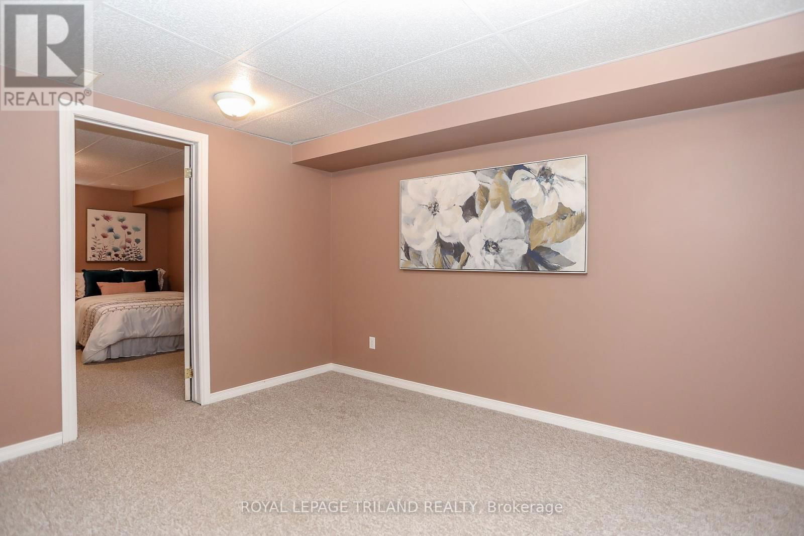20 LINDEN LANE Image 32
