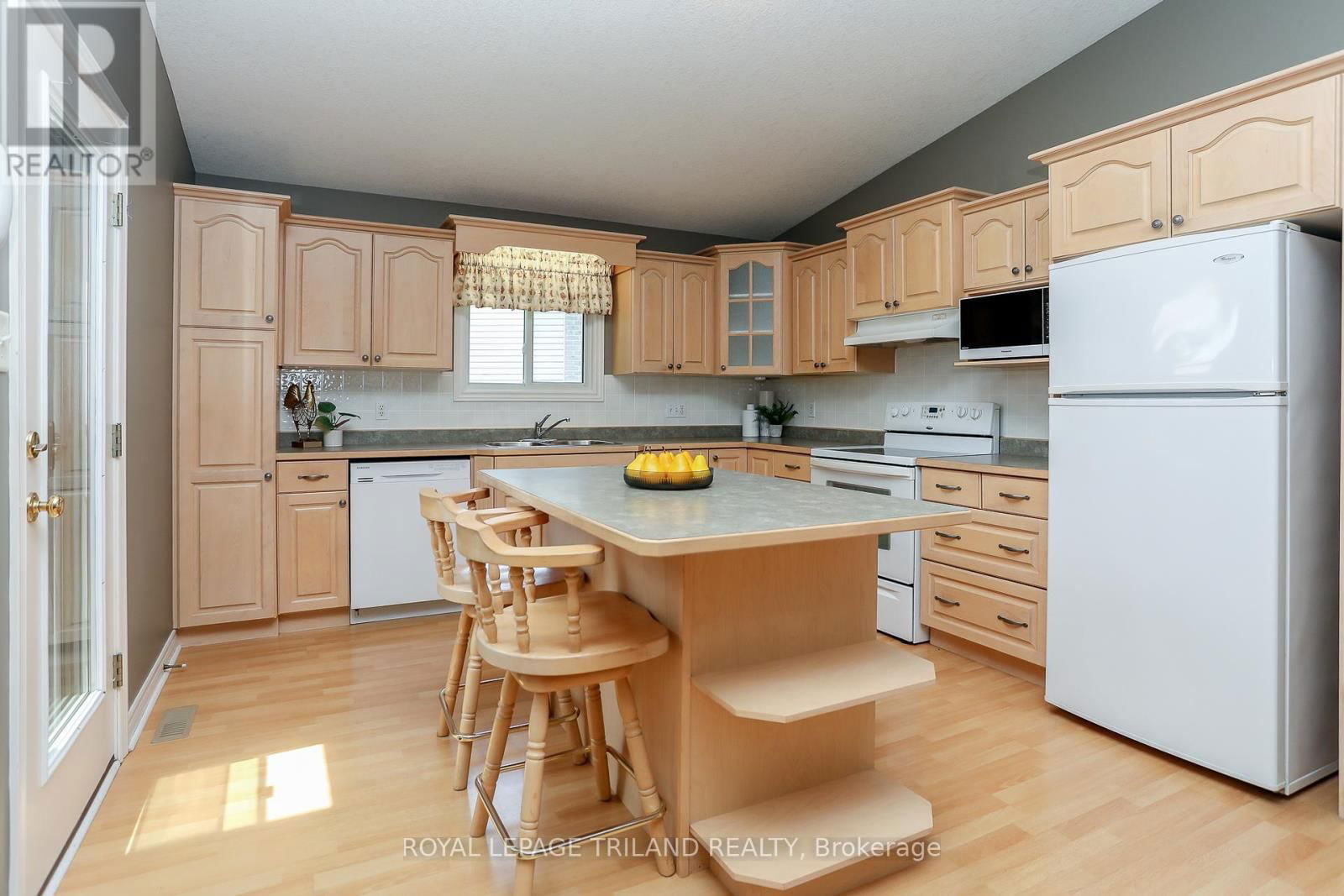 20 LINDEN LANE Image 8