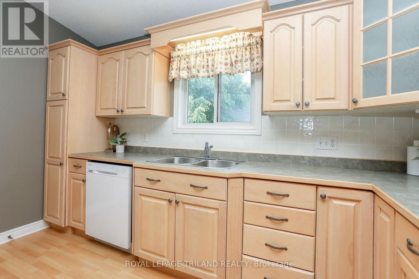 20 LINDEN LANE Image 9