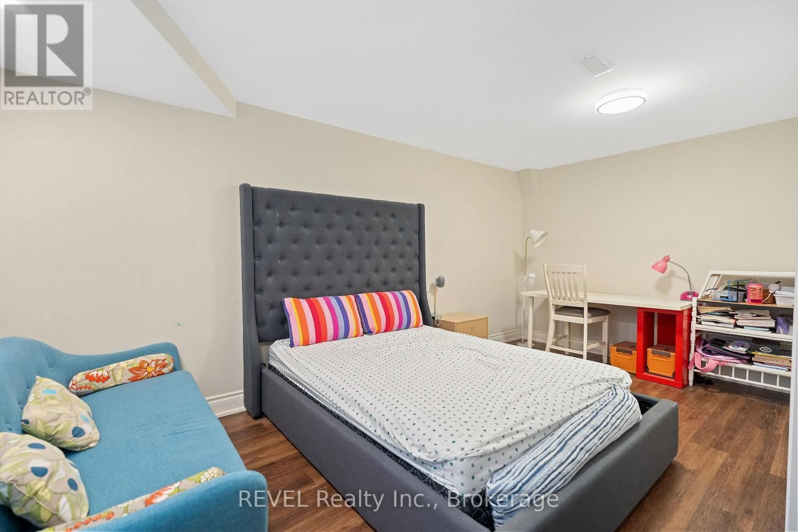 48 BARBICAN TRAIL Image 35