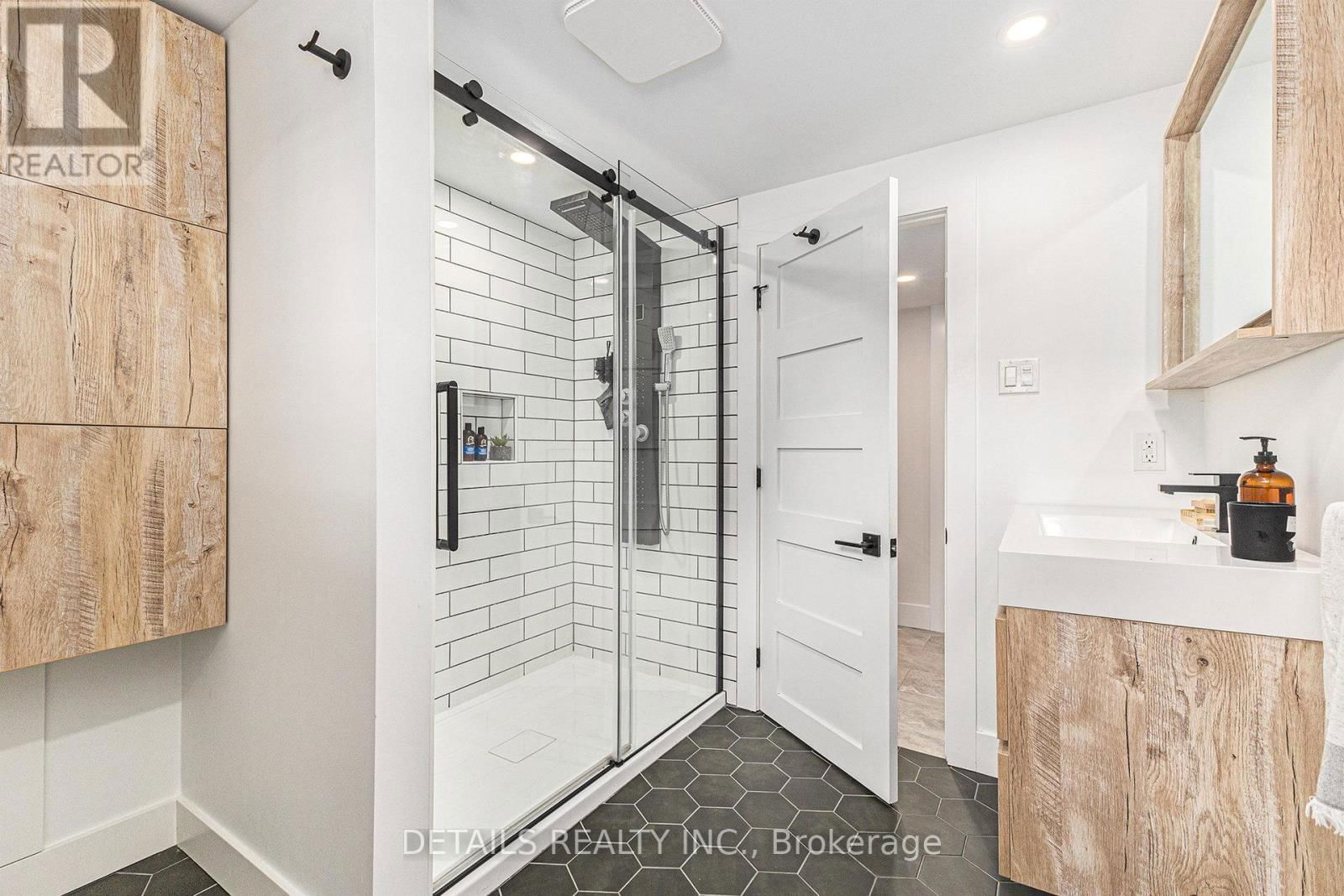 1575 MAXIME STREET Image 22