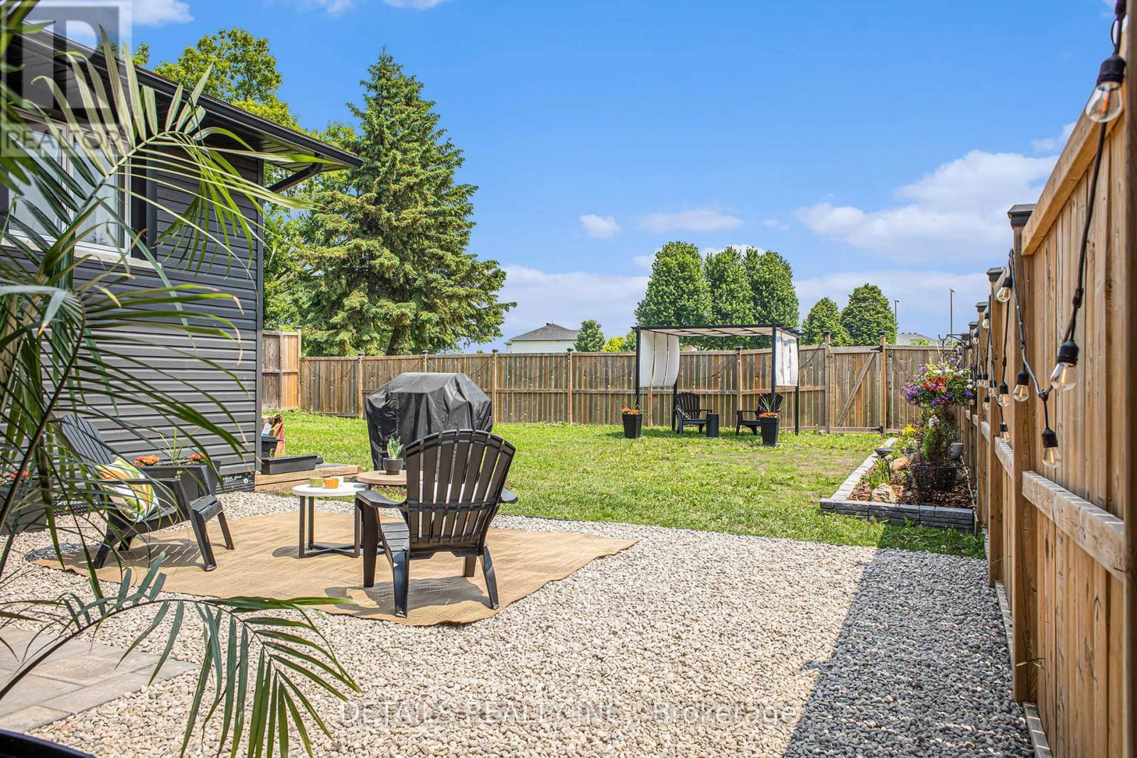 1575 MAXIME STREET Image 33