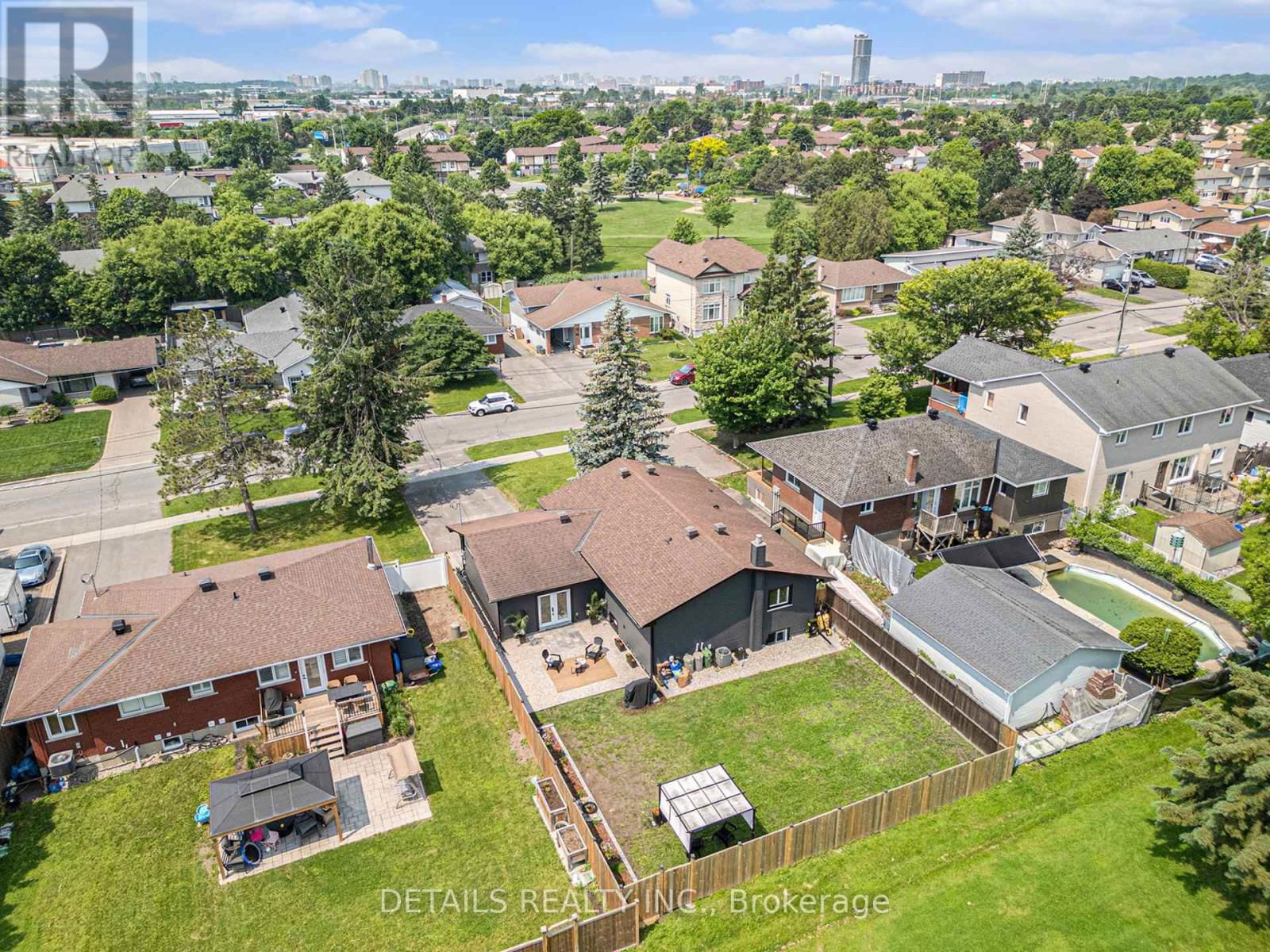1575 MAXIME STREET Image 36
