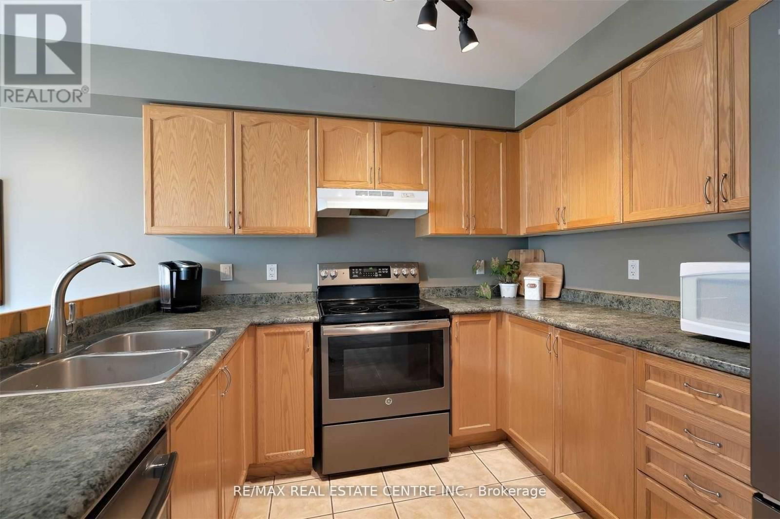 122 MARION STREET Image 10