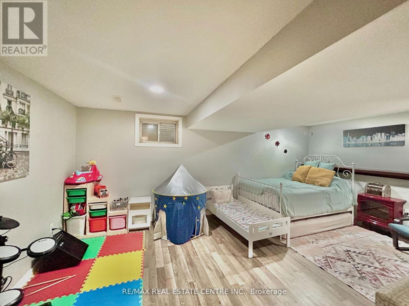 122 MARION STREET Image 15