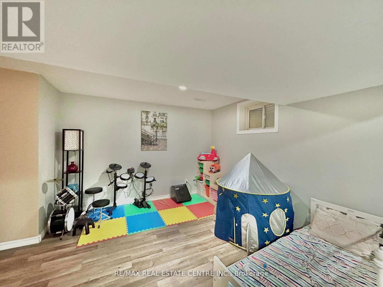 122 MARION STREET Image 16