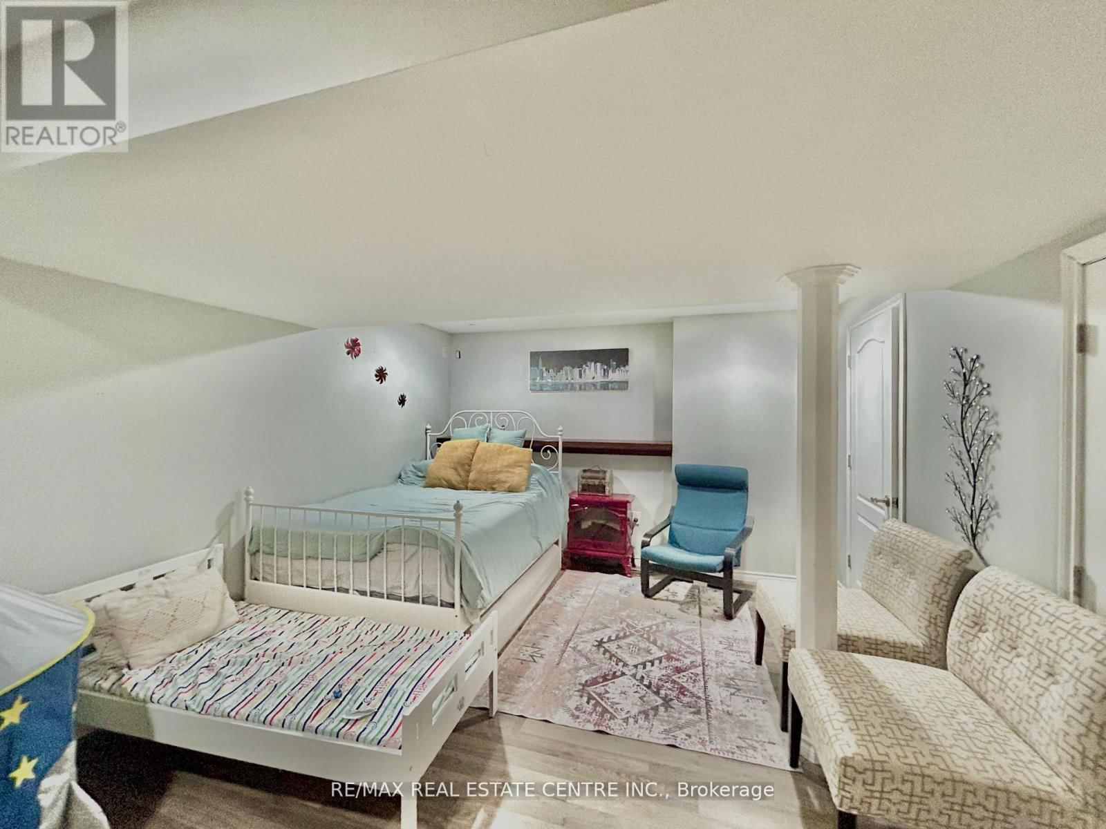 122 MARION STREET Image 17