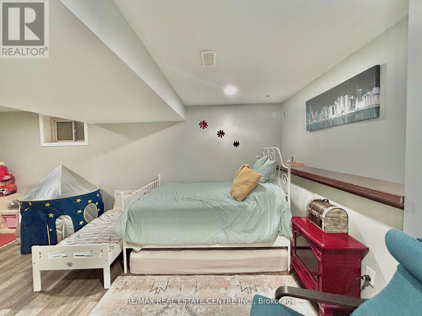 122 MARION STREET Image 18