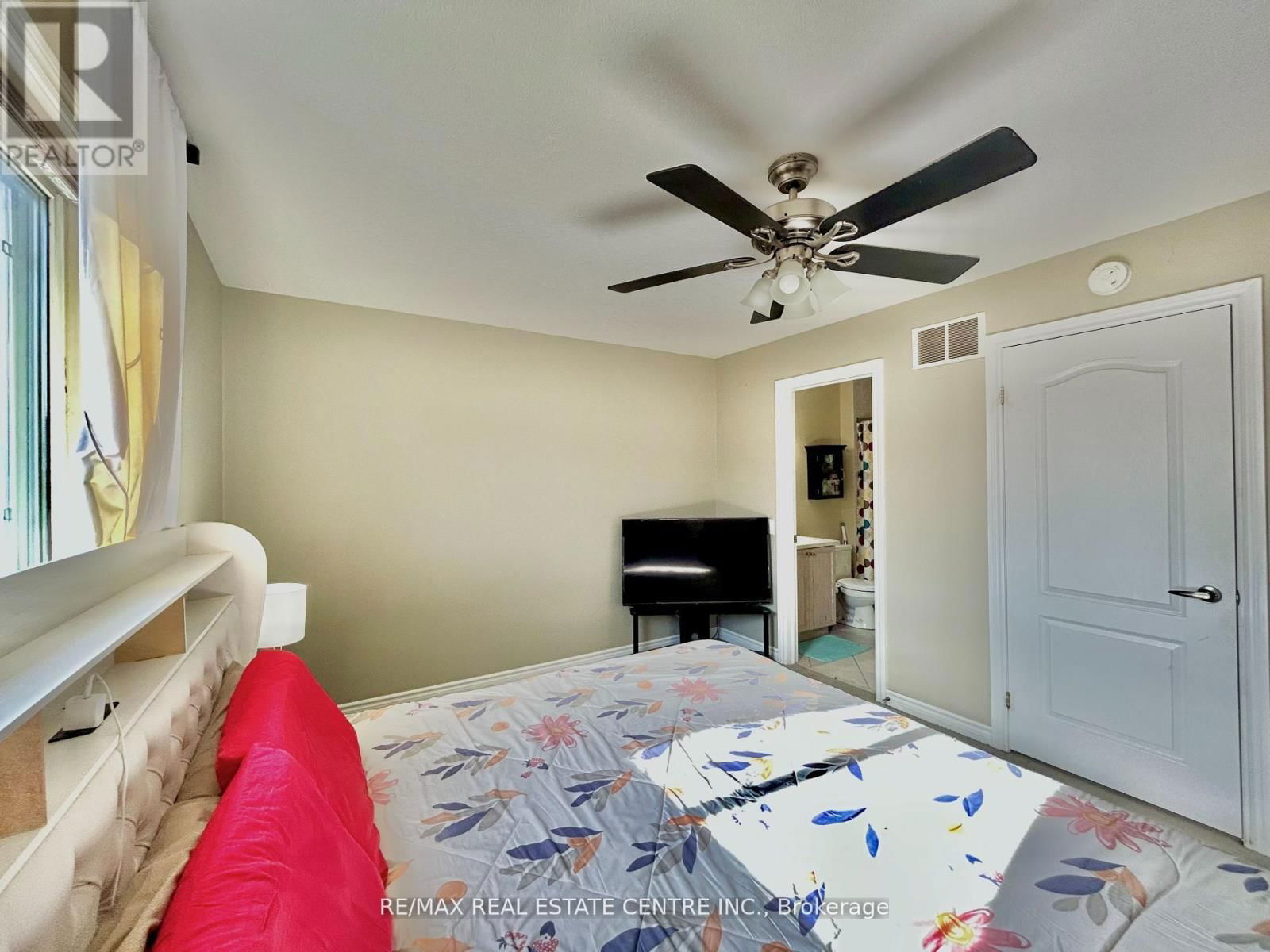 122 MARION STREET Image 24