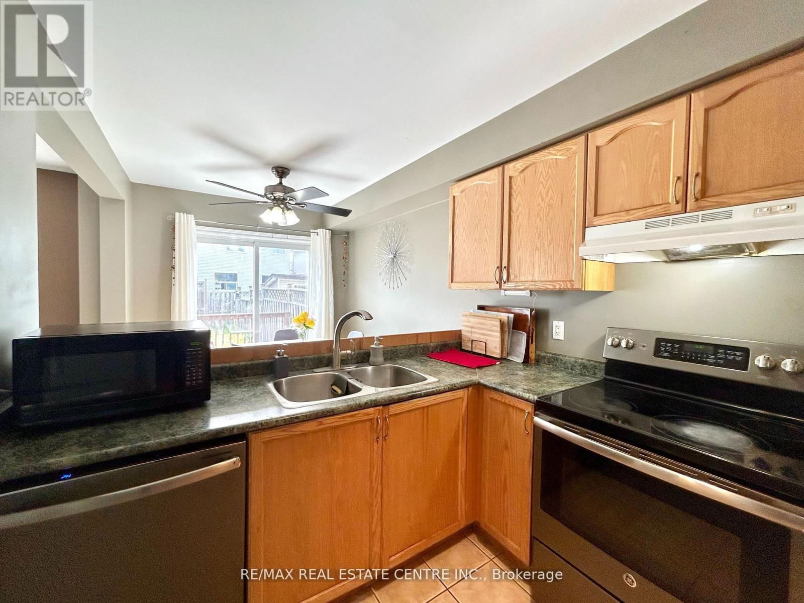 122 MARION STREET Image 9
