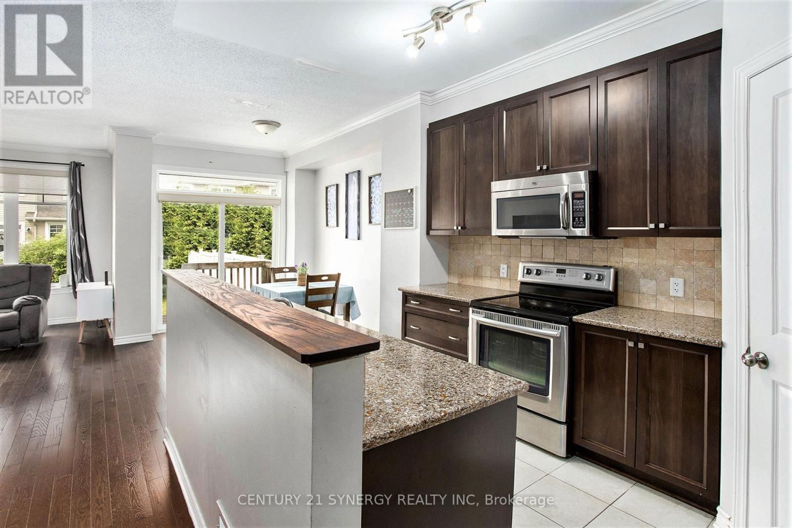 516 ROCHEFORT CIRCLE Image 3