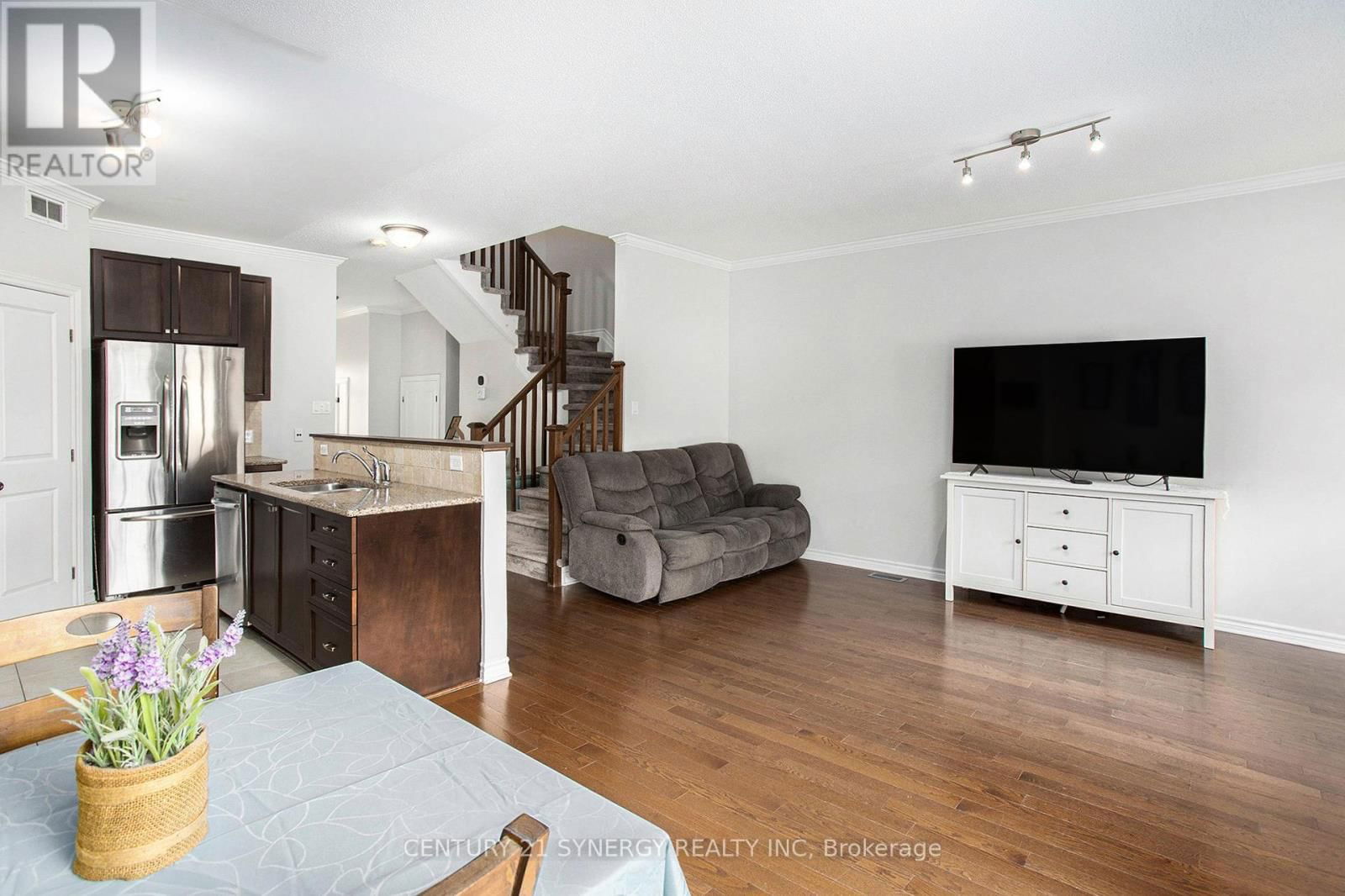 516 ROCHEFORT CIRCLE Image 4