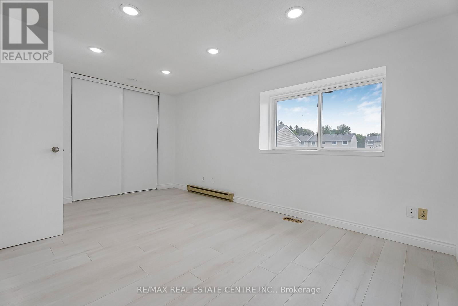 1 - 125 SEKURA CRESCENT Image 13