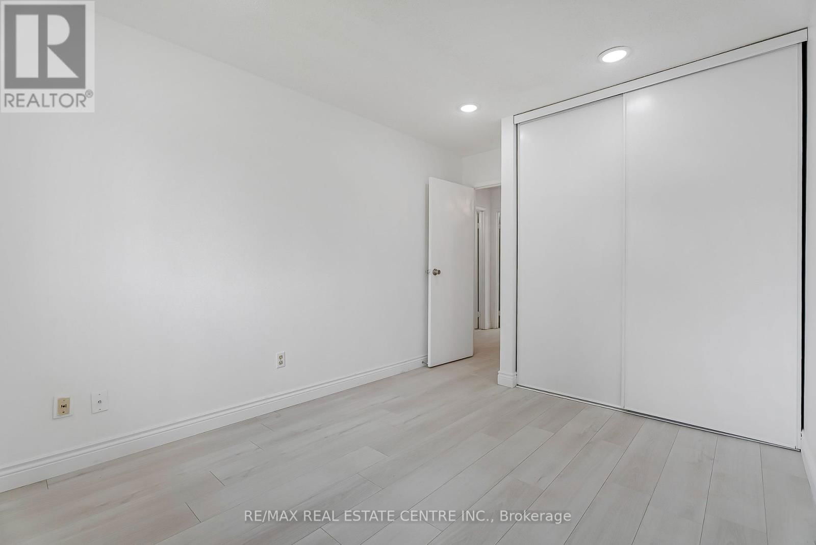 1 - 125 SEKURA CRESCENT Image 19