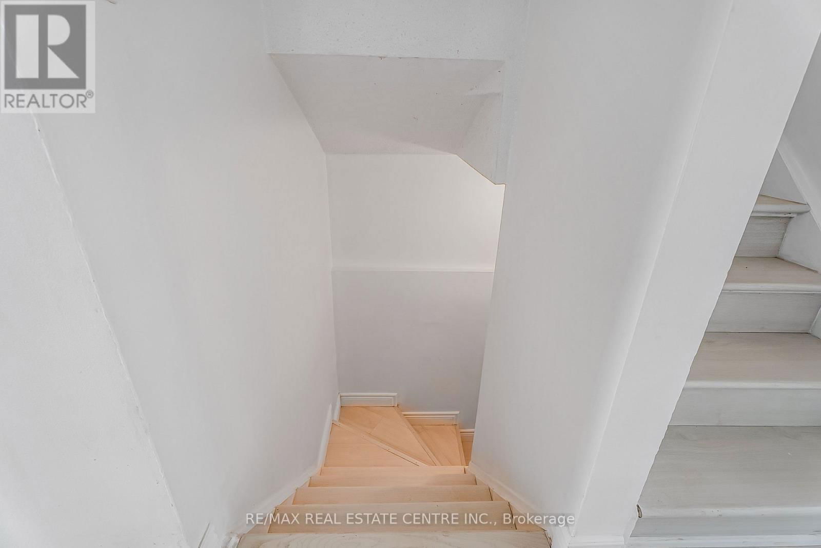 1 - 125 SEKURA CRESCENT Image 20