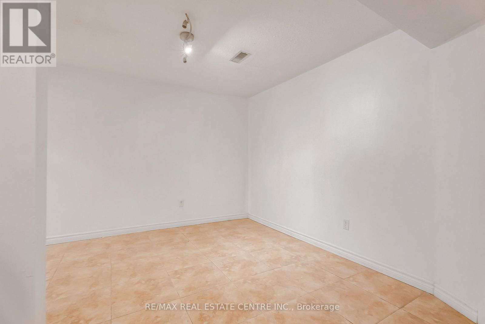 1 - 125 SEKURA CRESCENT Image 21