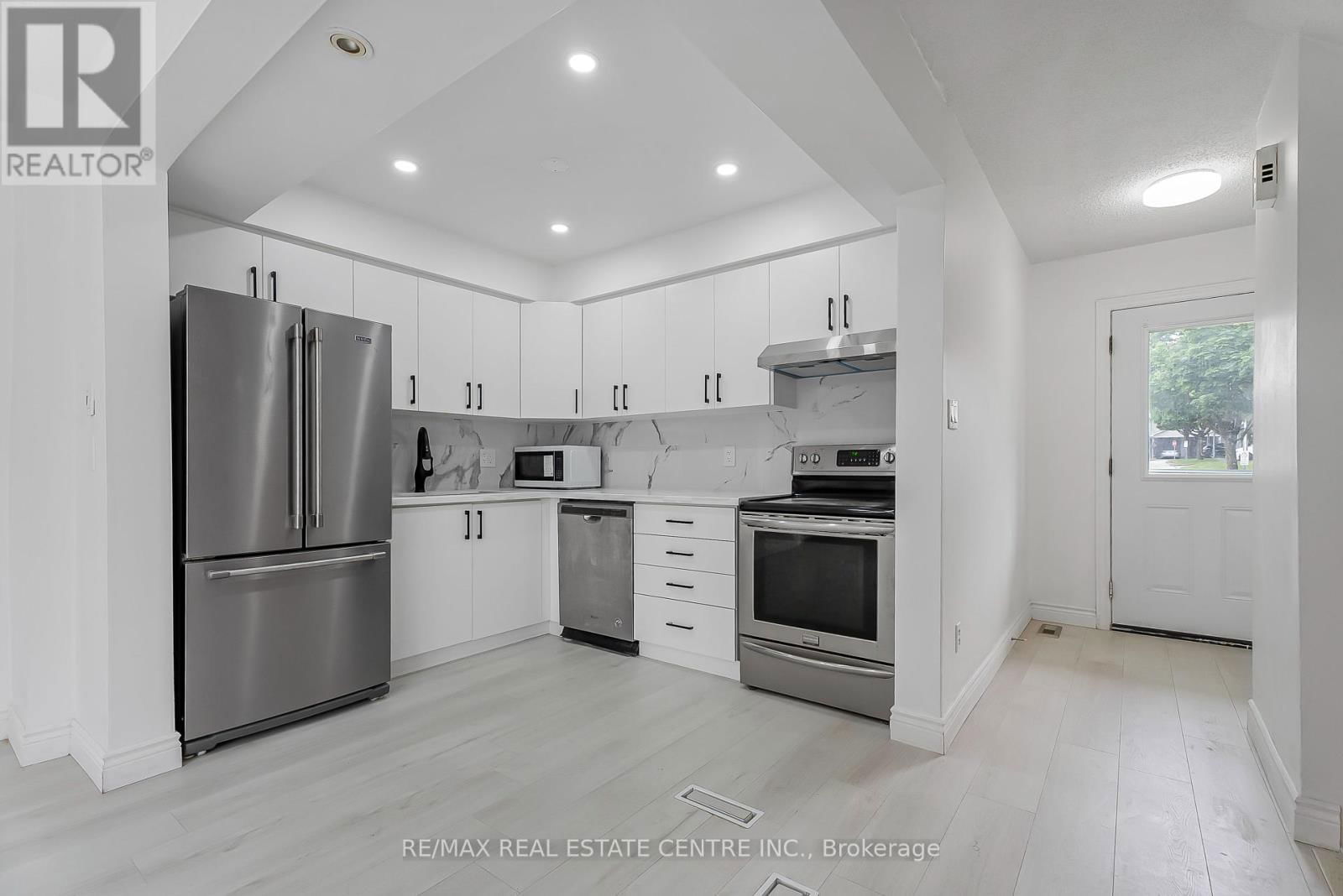 1 - 125 SEKURA CRESCENT Image 7