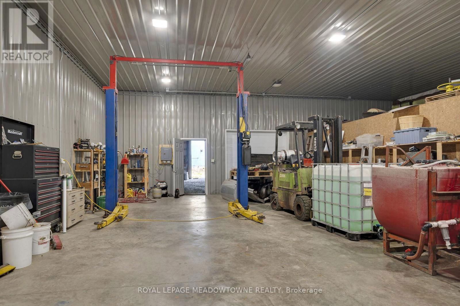 1453 MILBUROUGH LINE Image 35
