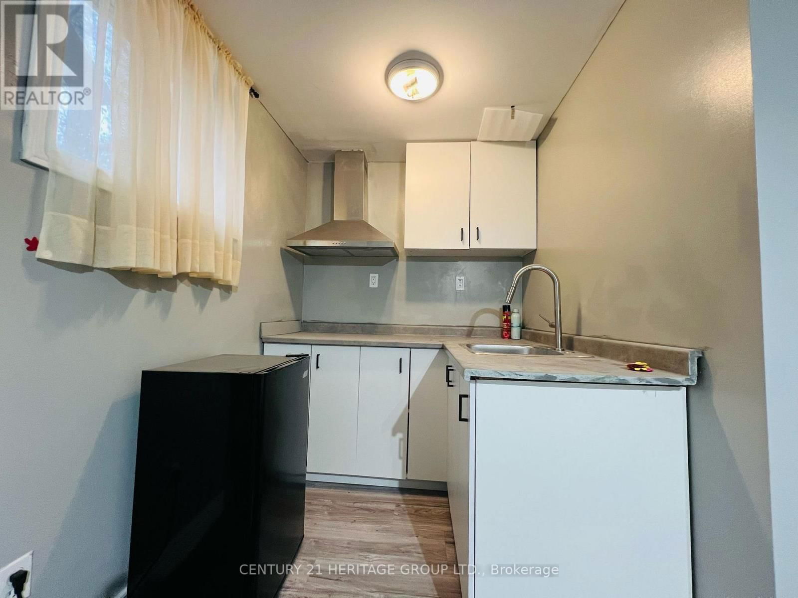 285 HUNGERFORD STREET Image 12