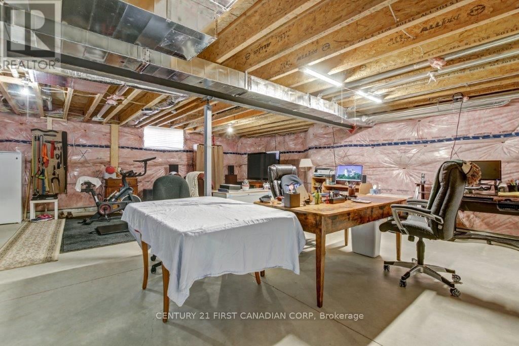 2441 MOE NORMAN WAY Image 23
