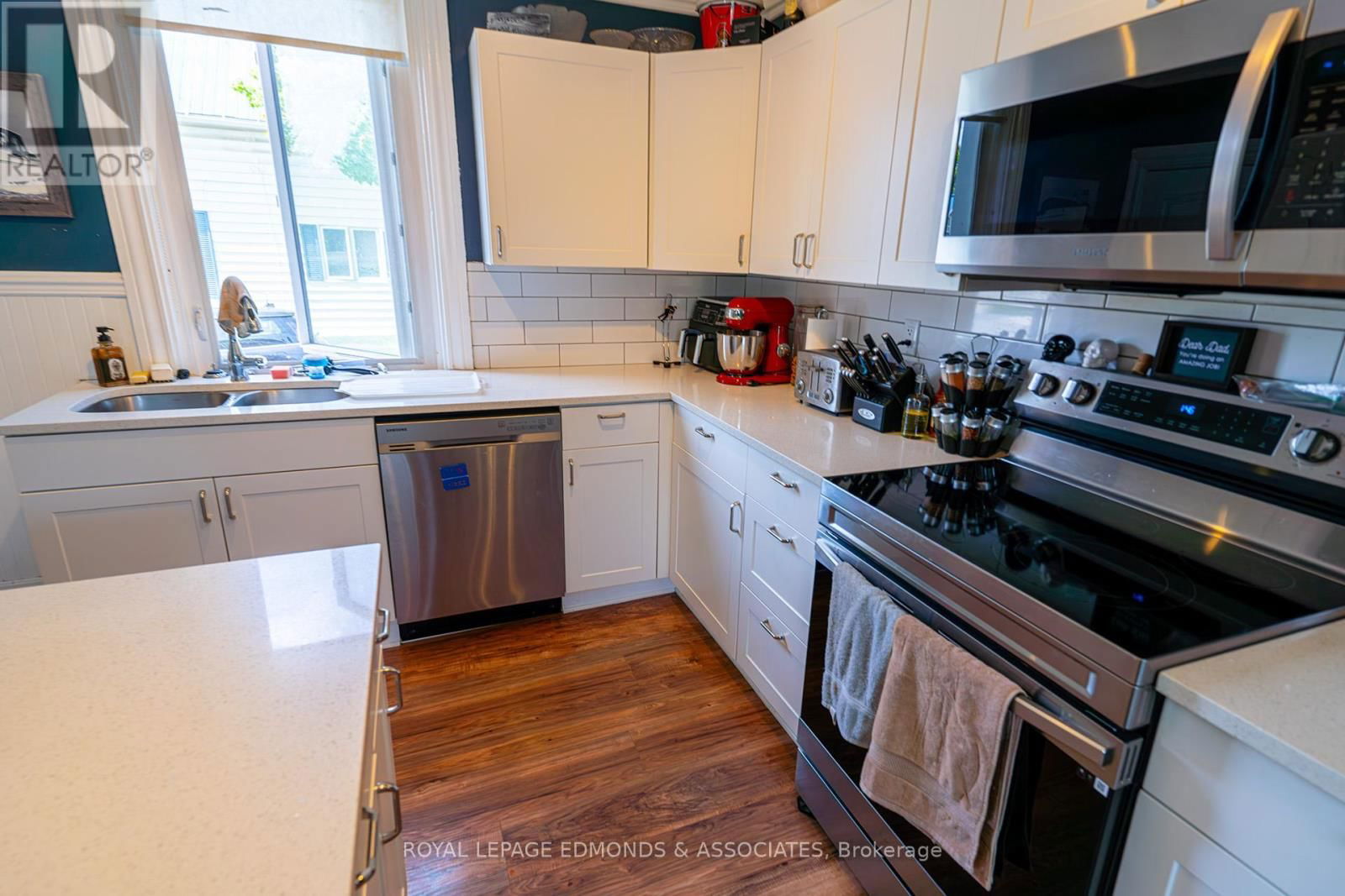 57 LOCHIEL STREET SOUTH Image 12