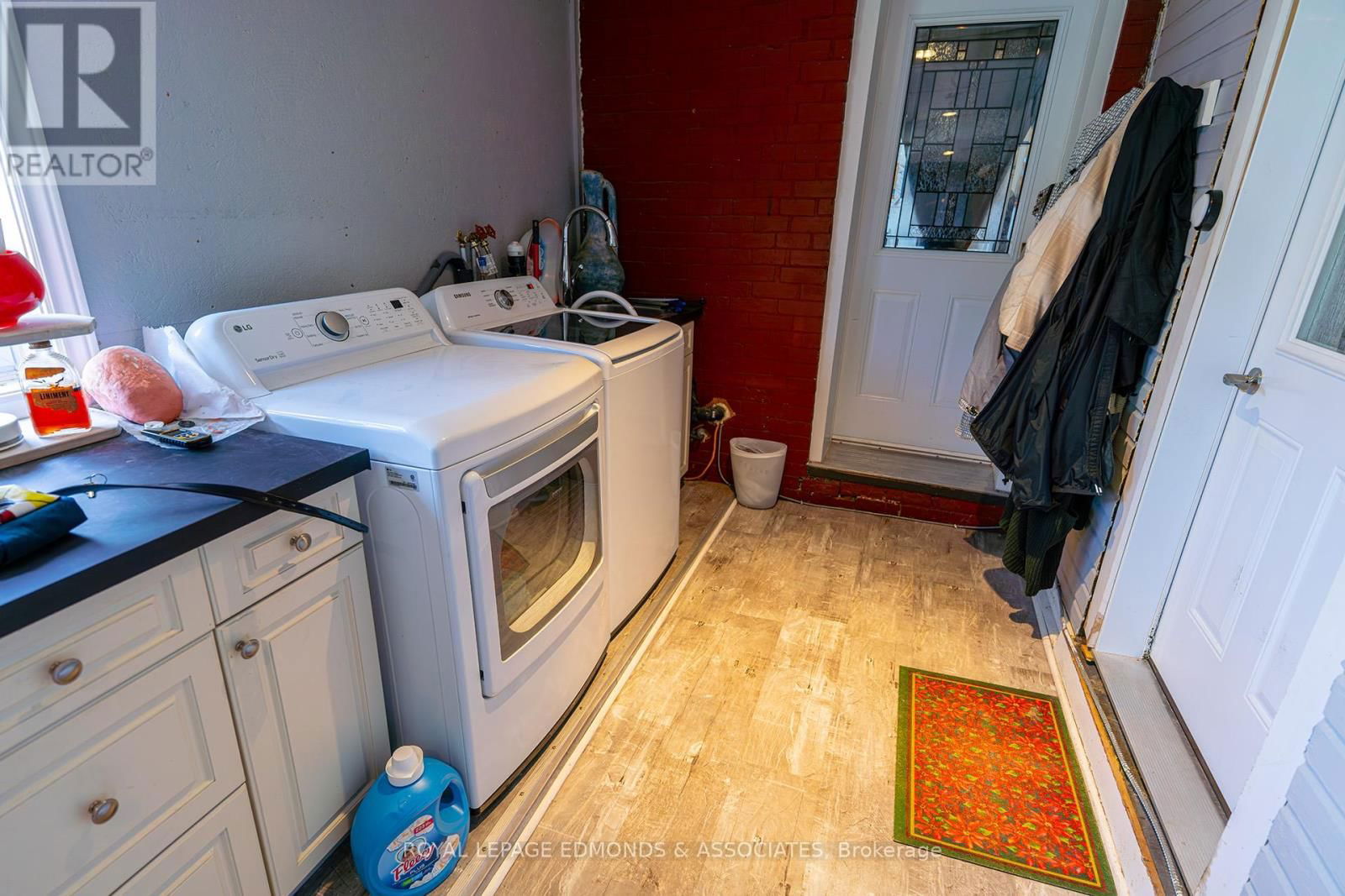 57 LOCHIEL STREET SOUTH Image 15