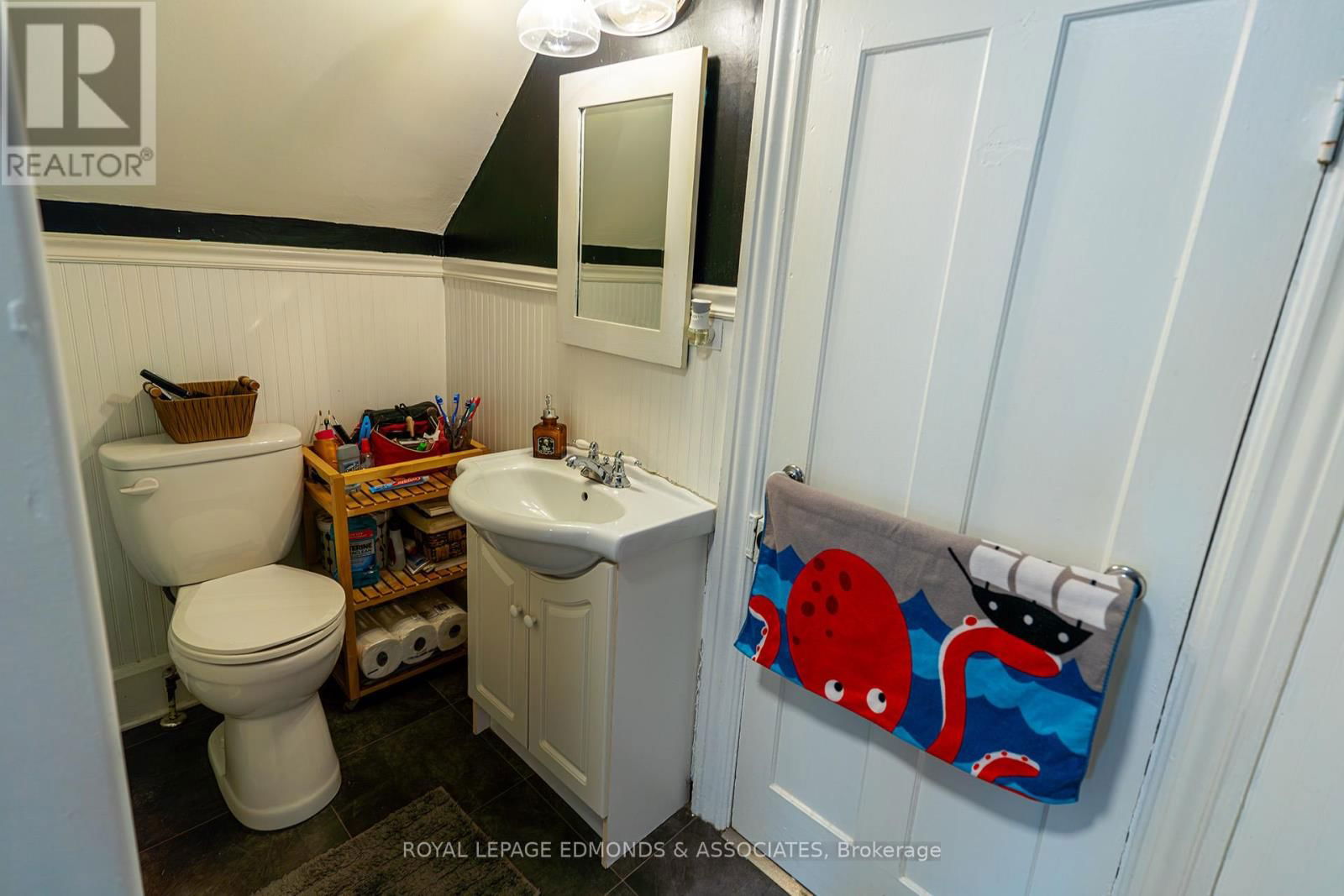 57 LOCHIEL STREET SOUTH Image 25