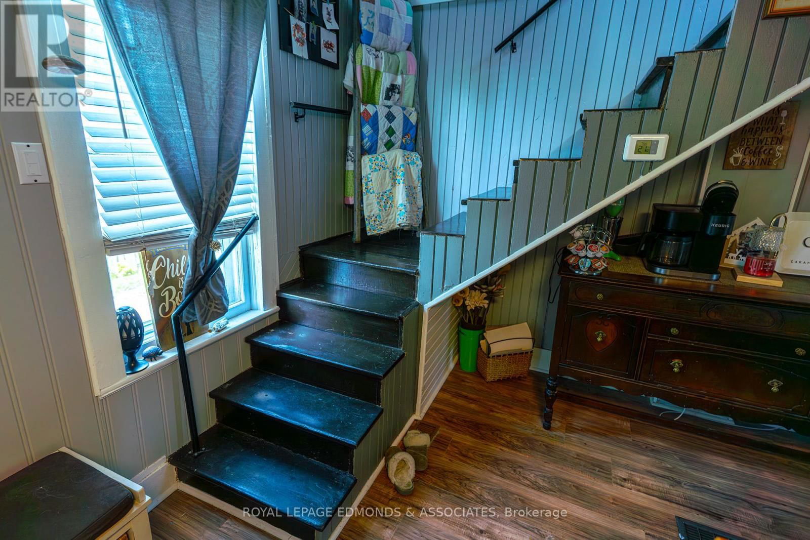 57 LOCHIEL STREET SOUTH Image 29