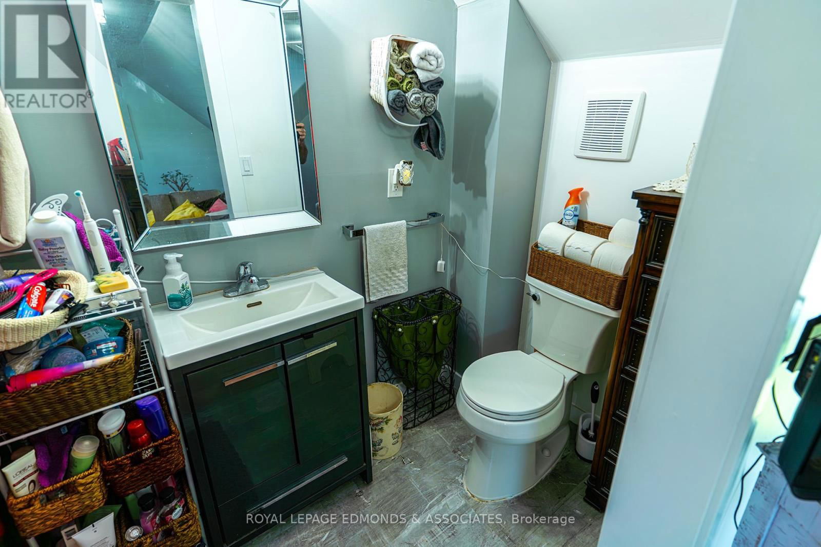 57 LOCHIEL STREET SOUTH Image 33