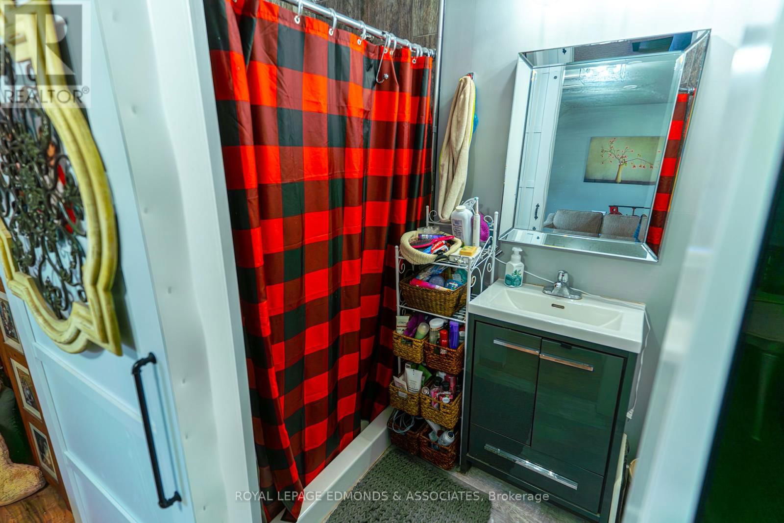 57 LOCHIEL STREET SOUTH Image 34