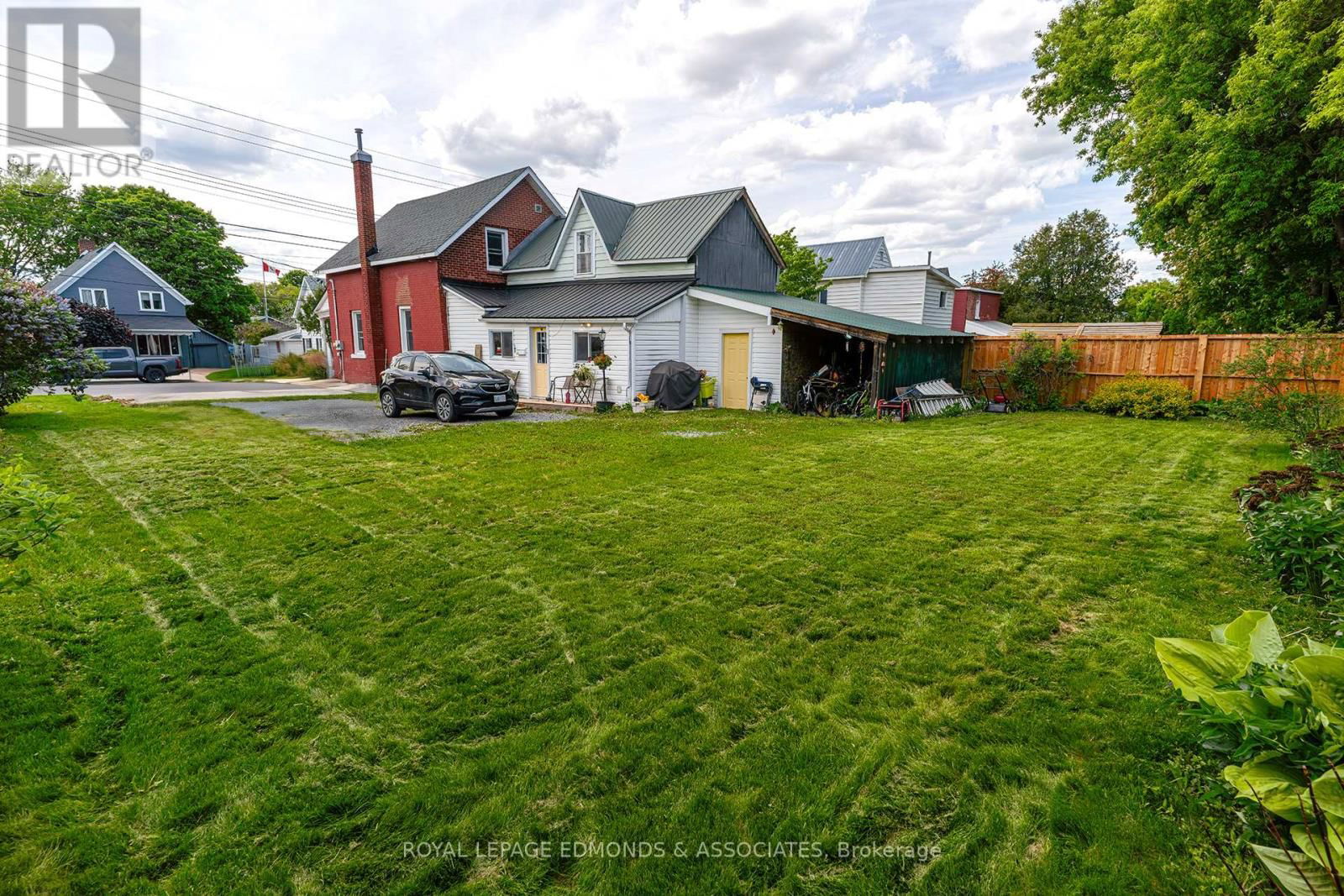 57 LOCHIEL STREET SOUTH Image 4