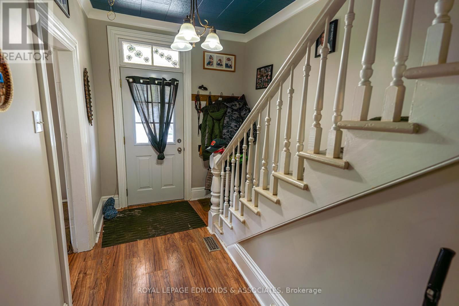 57 LOCHIEL STREET SOUTH Image 6