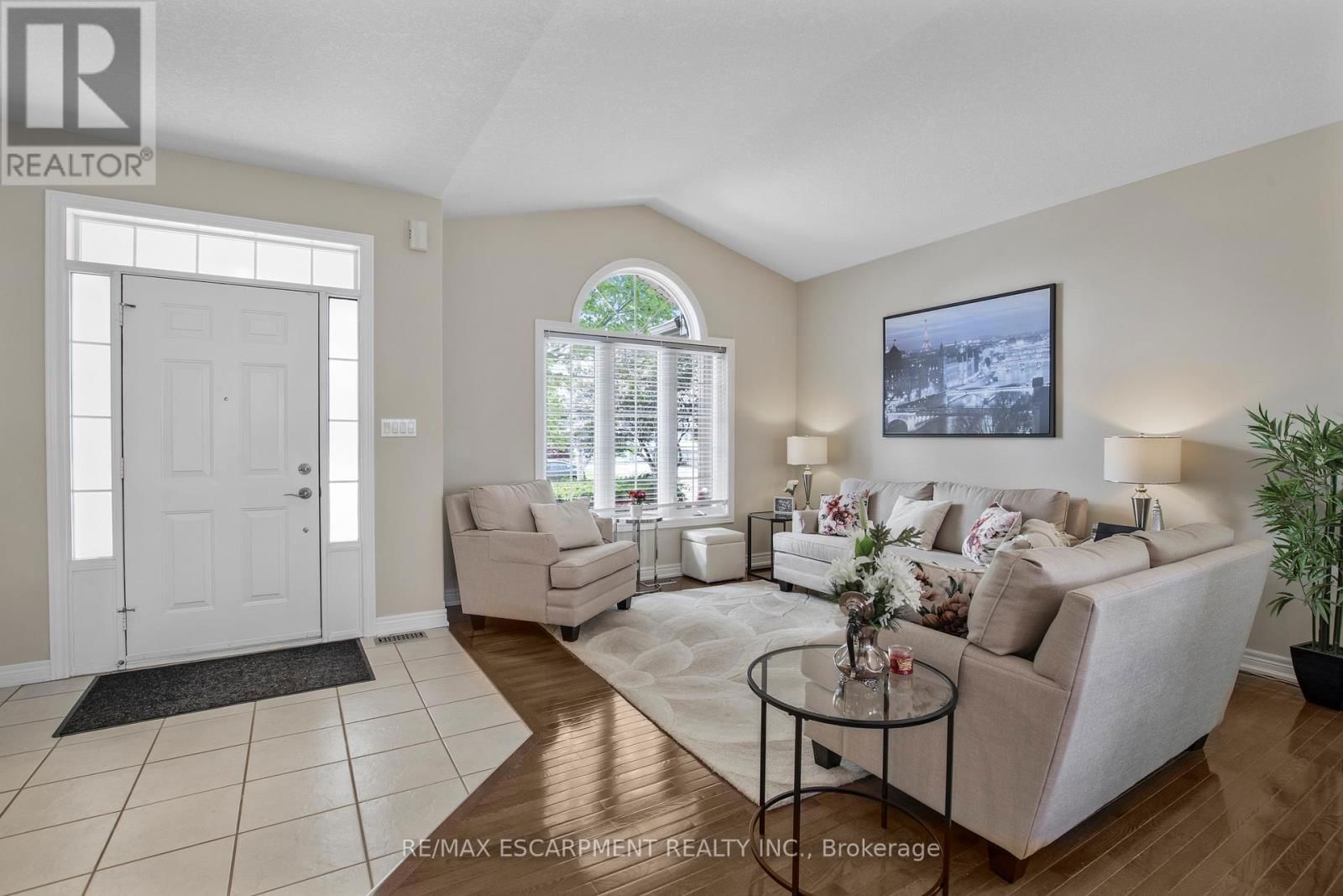 14 MAPLEVIEW DRIVE Image 11