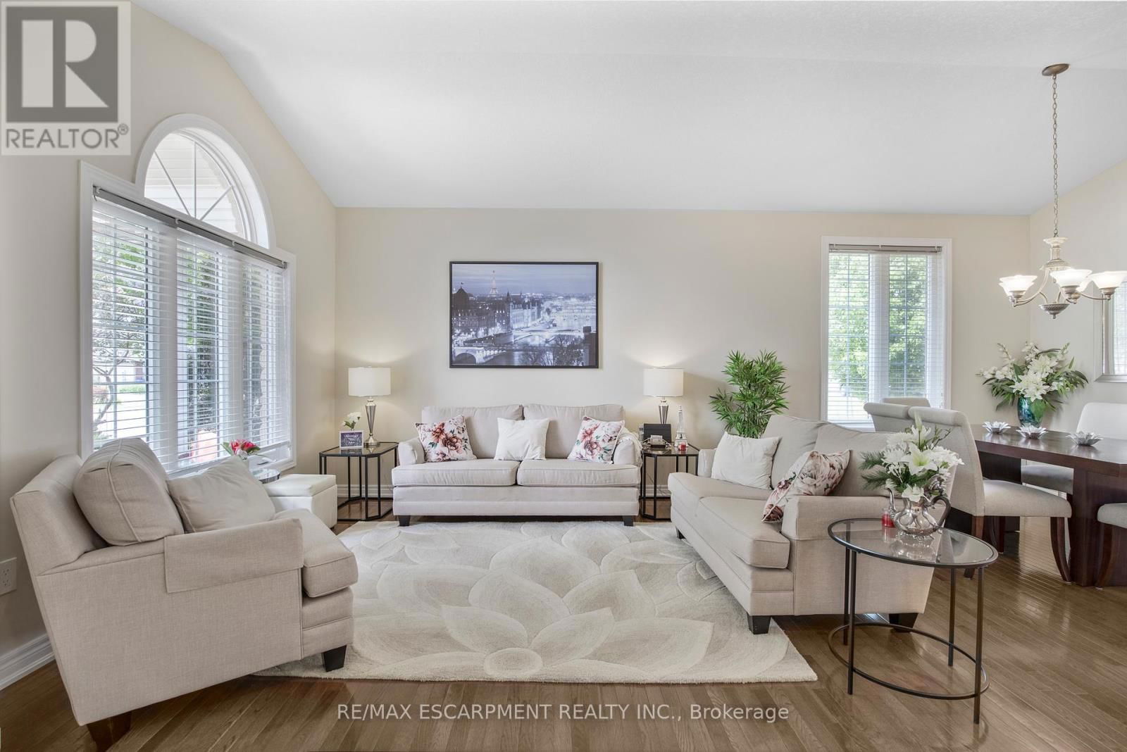 14 MAPLEVIEW DRIVE Image 13