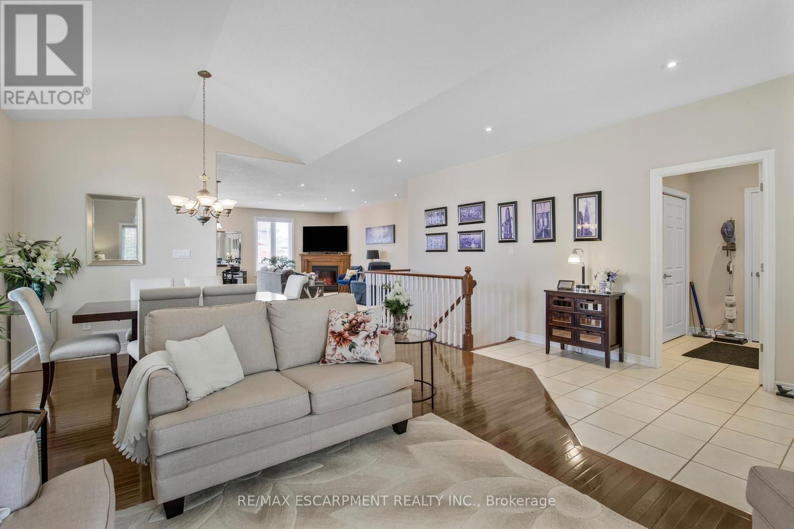 14 MAPLEVIEW DRIVE Image 14