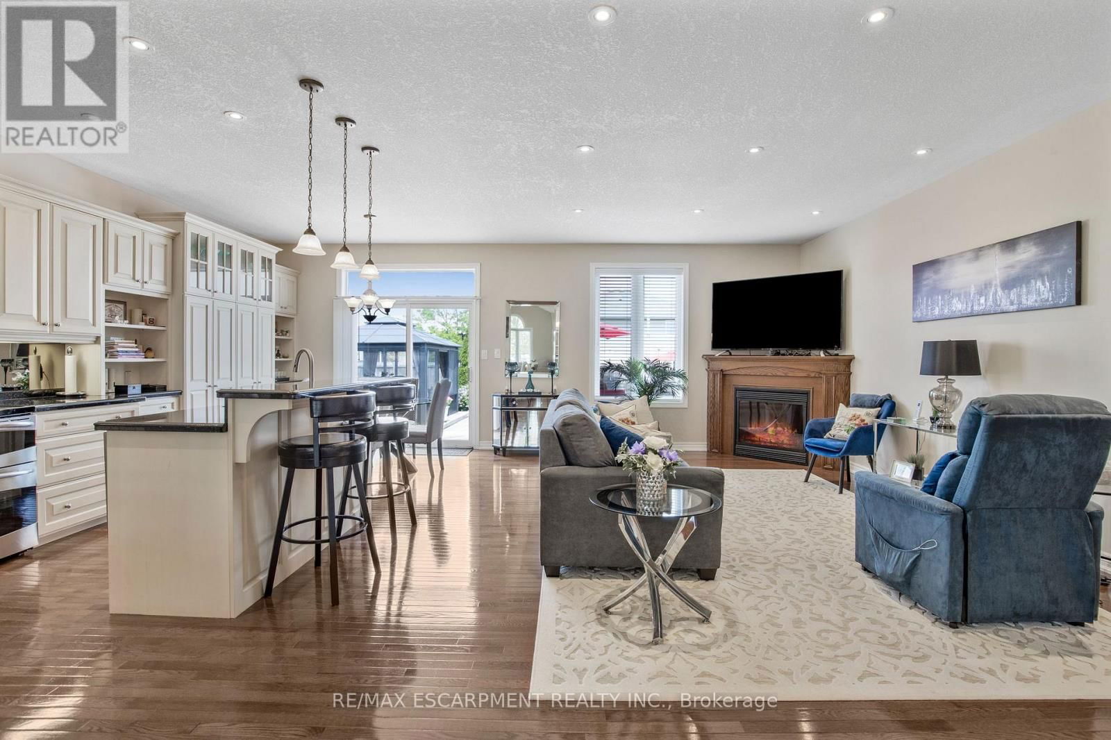 14 MAPLEVIEW DRIVE Image 18